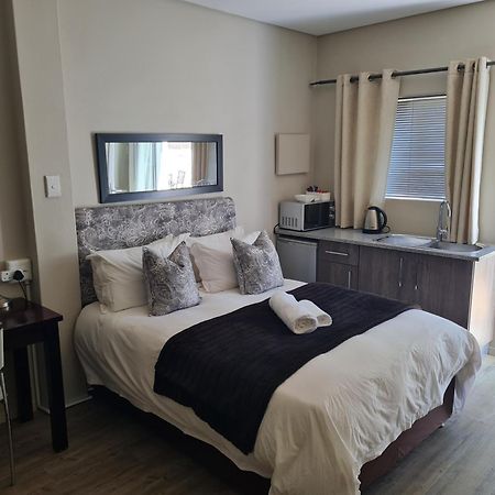 Urban Manor Bed & Breakfast พอร์ตเอลิซาเบธ ภายนอก รูปภาพ